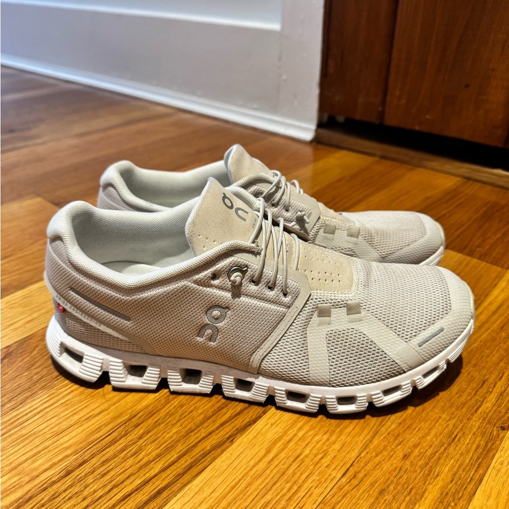 On Women’s Cloud 5 Bone colored Sneakers